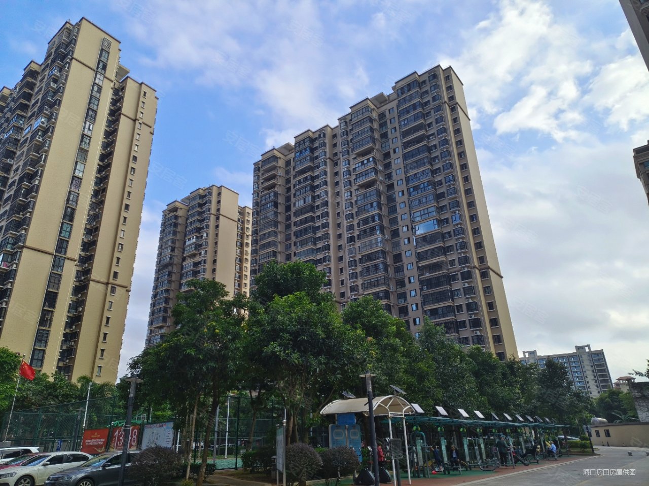 万达广场 海秀花园 精装没住过 南北通透 送产权车位 环境好