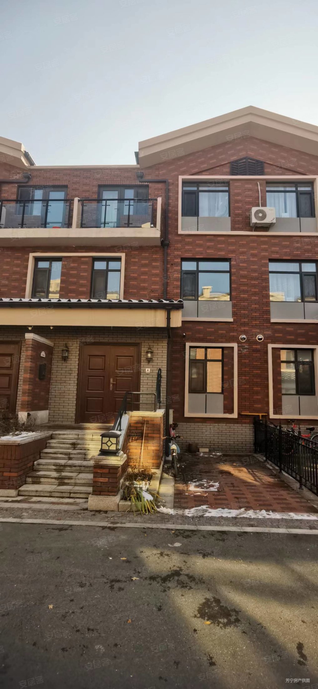 佳和新城八期上木场街5室2厅4卫210平方米339万