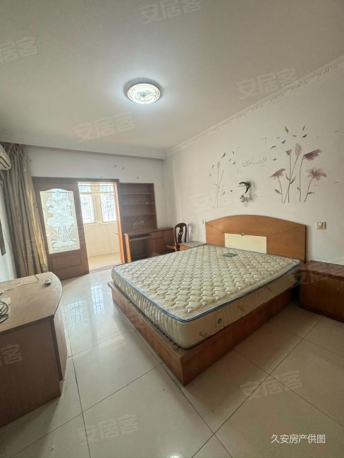 南郊花园,现浇房,4楼,97平方,2室2厅1卫,中装