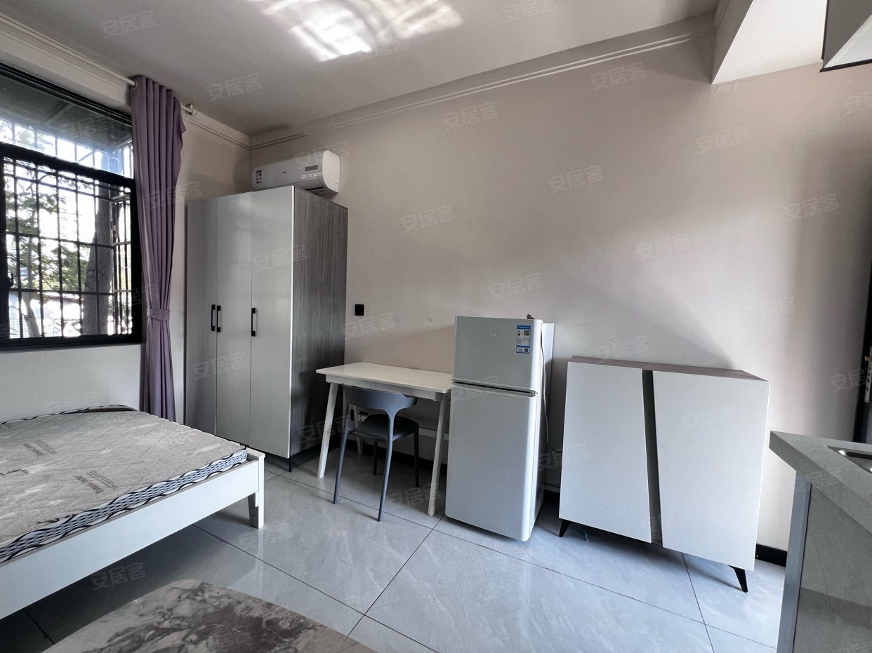 锦泰广场 地铁口 一室整租 龤龥麣麣月付 有电梯