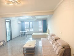 阿克苏阿克苏市阿克苏城区城市一号单身公寓，1800一个月押一付一，合同三个月出租房源真实图片