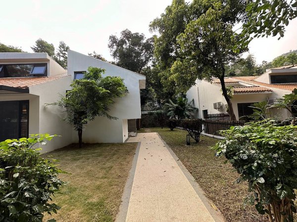 深圳南山蛇口鲸山别墅独栋别墅,超大花园,全新装修,没有中介费,车接车