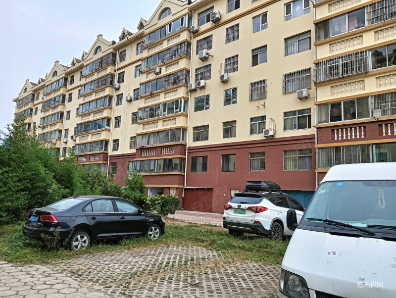 06平,胶南汽车配件城小区二手房,42万,2室2厅,1卫,77.