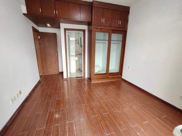 【多图】彩世界家园,布心租房,实拍彩世界家园 可看湖景 精装电梯4房