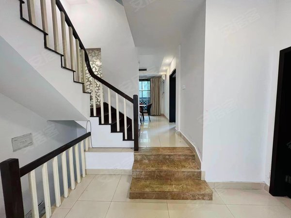 杭州钱塘下沙江滨伊萨卡国际城(别墅)伊萨卡 地铁口 拎包入住排屋  可