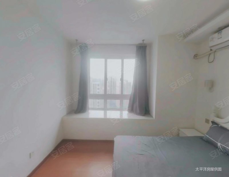 南翔地铁口,电梯三房,景观楼层,家具家电全,带固定车位,急,绿地新翔
