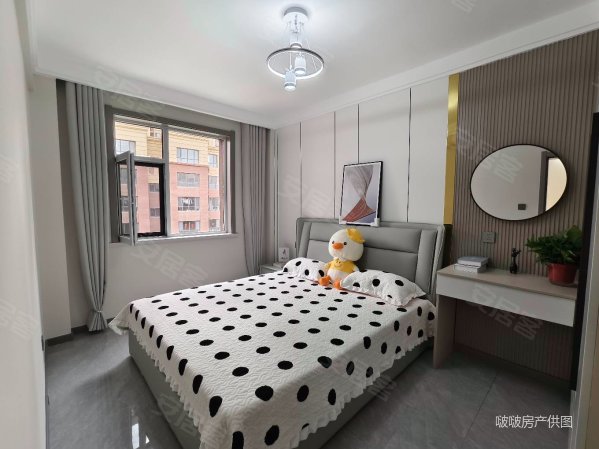 碧水云天 四楼 321户型 带家具 中心位置