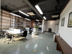 郑州惠济北大学城开元路地铁口588平别墅，中央空调办工家具，开公司的来看出租房源真实图片