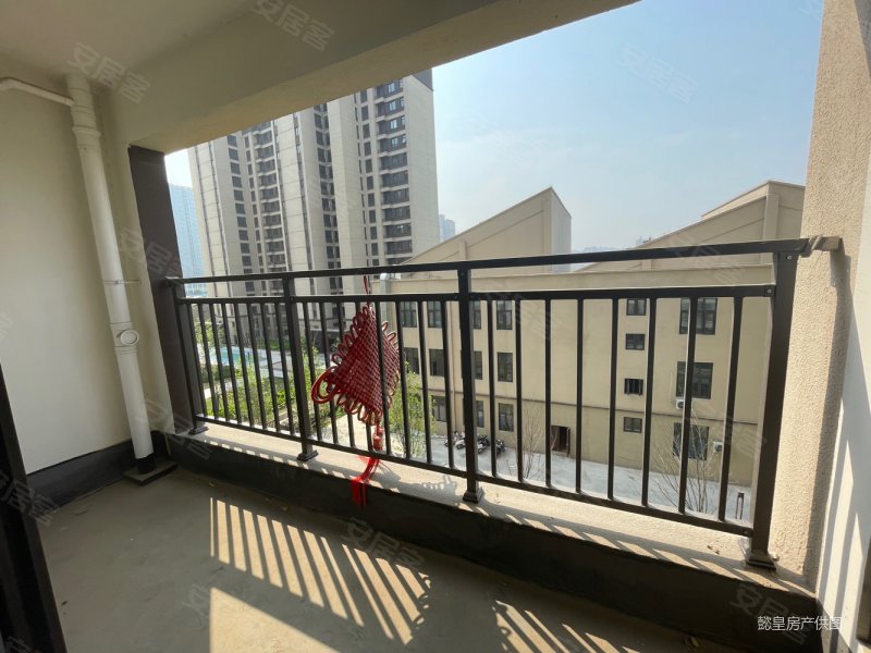 建业龙府全新交房的小区房东赔20万急售三室看房有钥匙