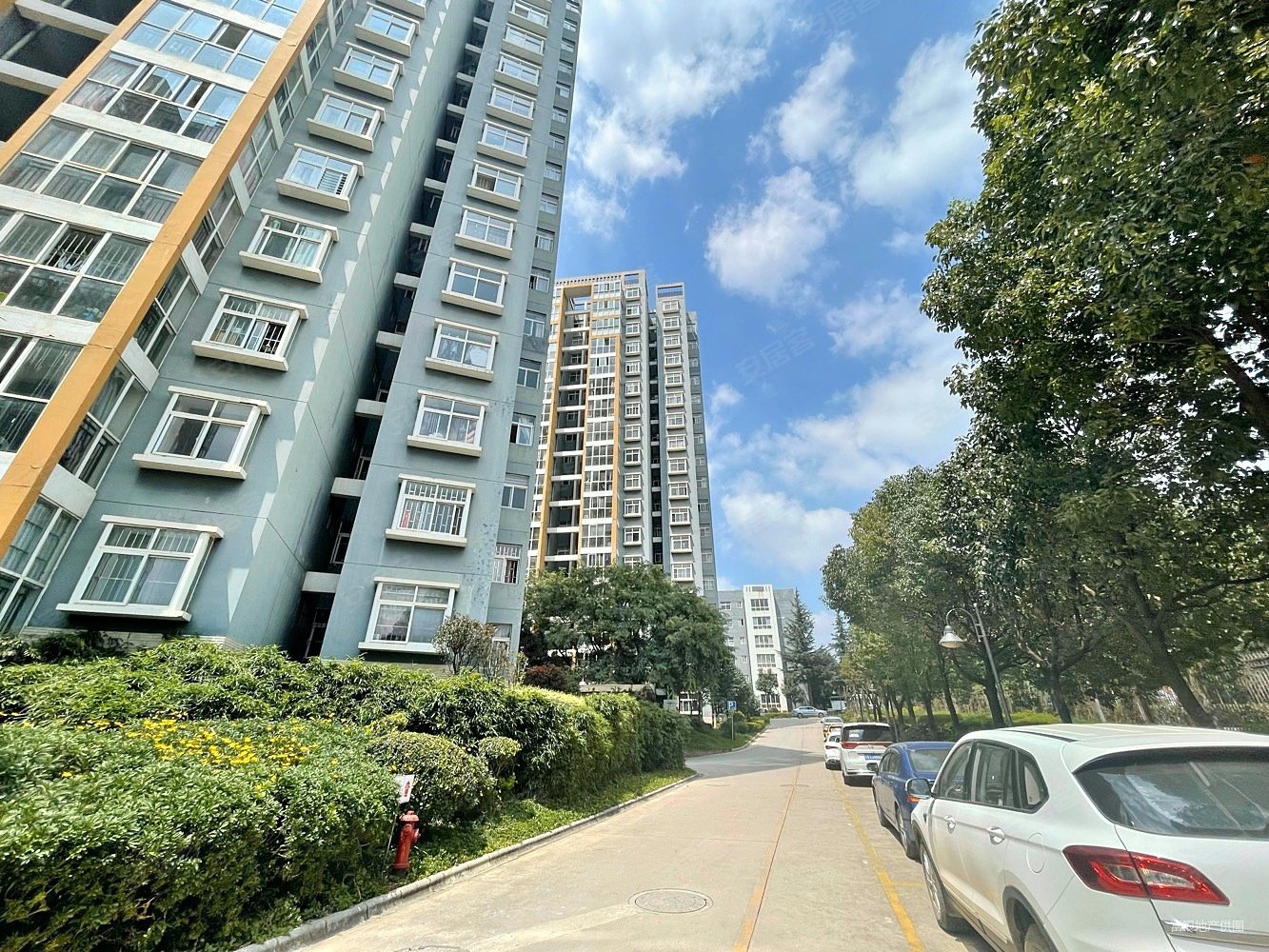 昆明安宁市大学城3室2厅2卫123平60万房东急售精装修