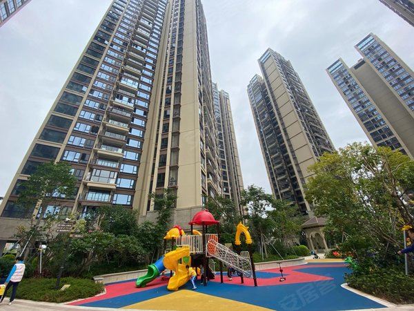 深圳坪山坪山富润乐庭比亚迪走路直达 三房两卫,随时看房 富润乐庭