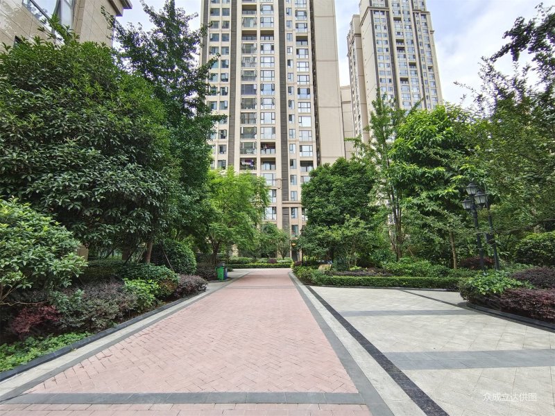 有电梯 满二 精装可拎包入住 商业配套齐全 近地铁 楼龄新,金沙鹭岛四