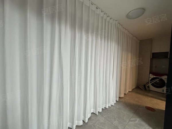 南昌昌北经济开发区昌北经济开发区中海云麓里中海豪华装修三房两厅两卫奶油风，随时看房，拎包入住出租房源真实图片