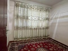 喀什喀什市喀什城区东城花园 二楼  女生合租 单间出租 可以月付 月租700出租房源真实图片