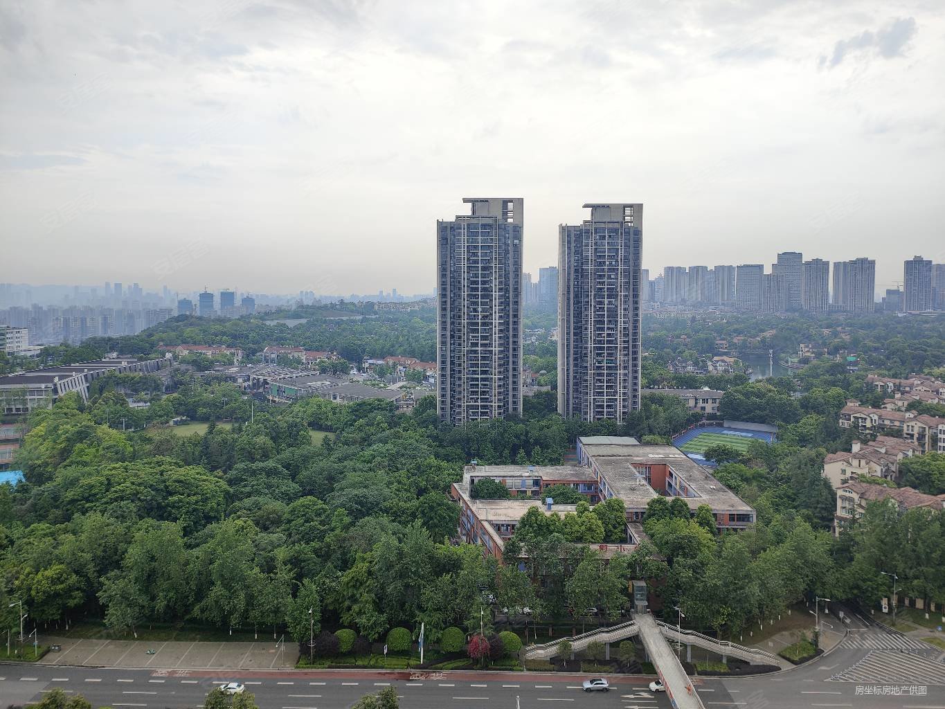 鸳鸯轻轨旁精装大两房采光充足户型方正住家精装修视野无遮挡,融科