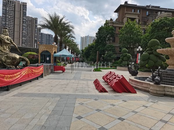 【多图】恒大华府,区政府租房,吾悦广场对面的小洋房,带前后花园,适合