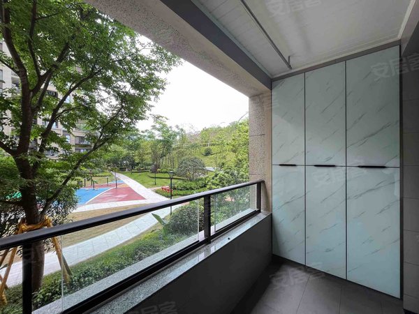 重庆江北江北嘴保利观澜(二期)溉澜溪九号线旁现代轻奢风三房两卫出租