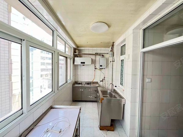 兰州城关东方红广场财政厅家属院(颜家沟)东方红广场 兰州一中附近 精装四楼 三室两厅两卫 随时看房出租房源真实图片