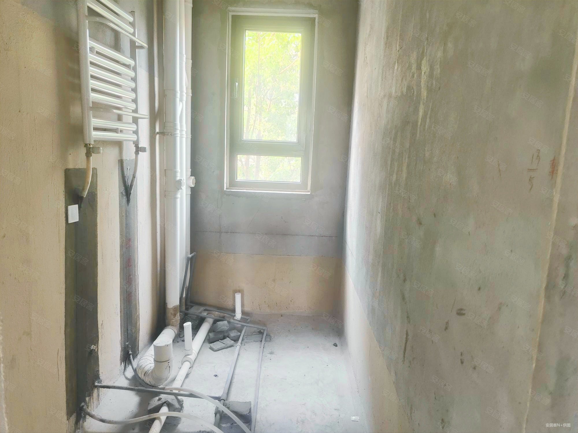 平度公园壹号4室2厅2卫145.01㎡南143万