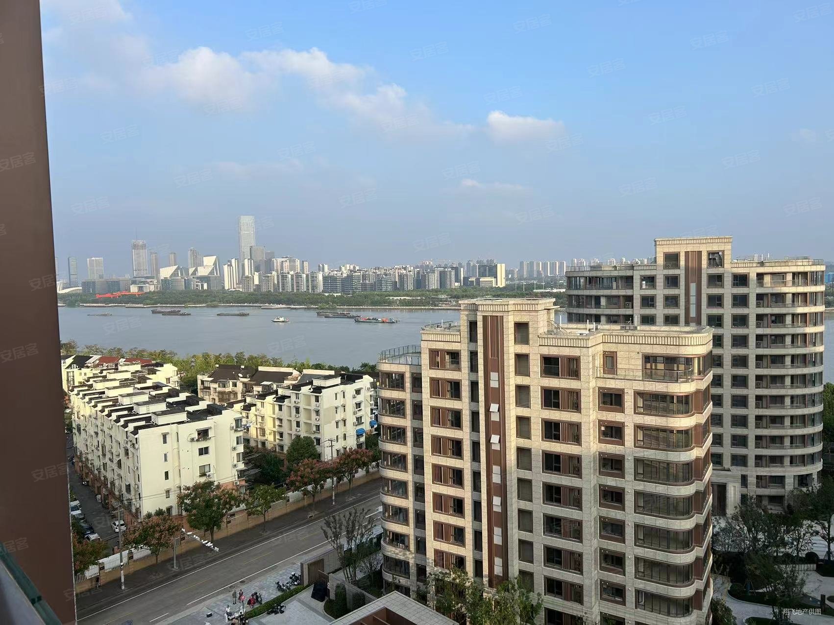 宝能公馆12883室2厅3卫159.67㎡南北1800万