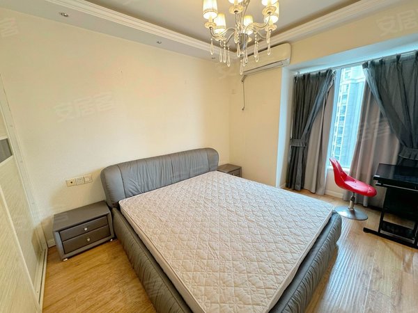 重庆两江新区观音桥半山华府商圈旁边豪装两房 实地很有质感 下楼就可以坐轻轨 随时看房出租房源真实图片