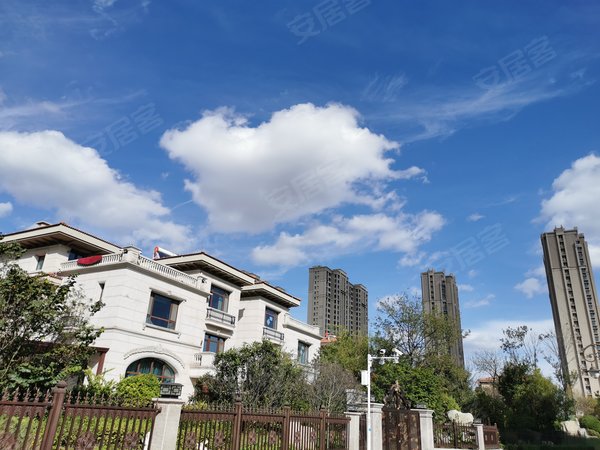 青岛城阳棘洪滩中车小镇中车小镇 ~精装套三~配置齐全~拎包入住~随时