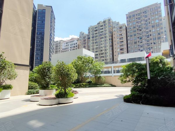 深圳宝安领航城富士君悦府富士君悦府精装三房两卫客厅带阳台家私家电