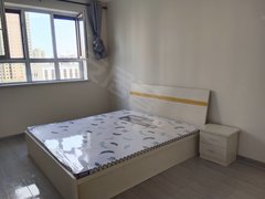喀什喀什市喀什城区东城时代广场合租房主卧室，1200月，短租，押一付一出租房源真实图片