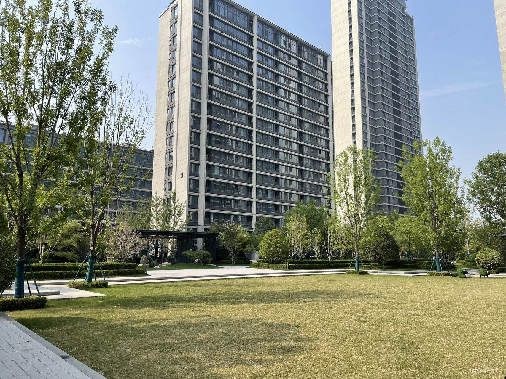 陆港绿城西安全运村芳菲郡