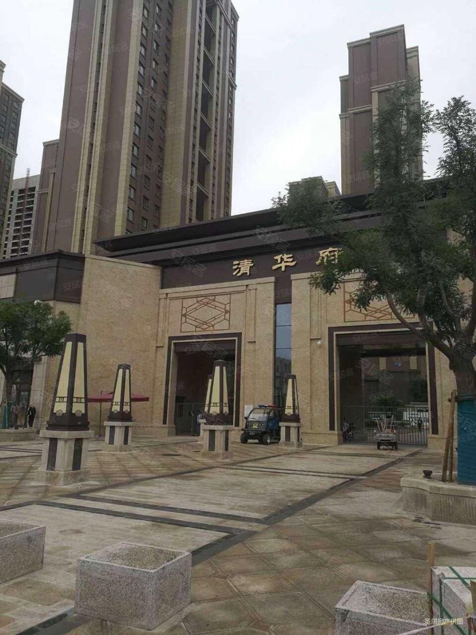 一中富地清华府92平电梯19楼三居室毛坯70万可议