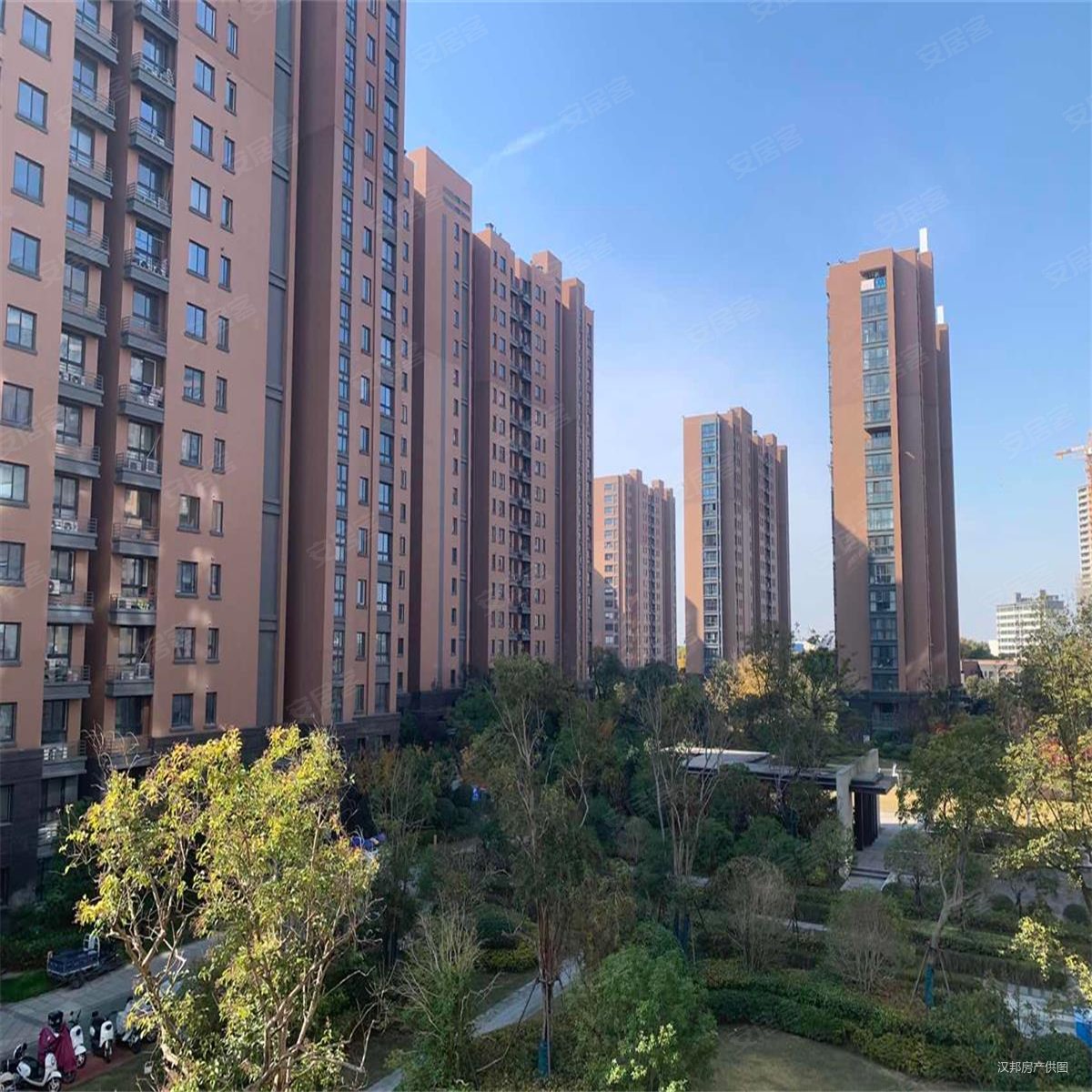 冠城大通蓝郡2室2厅1卫75㎡南北82万