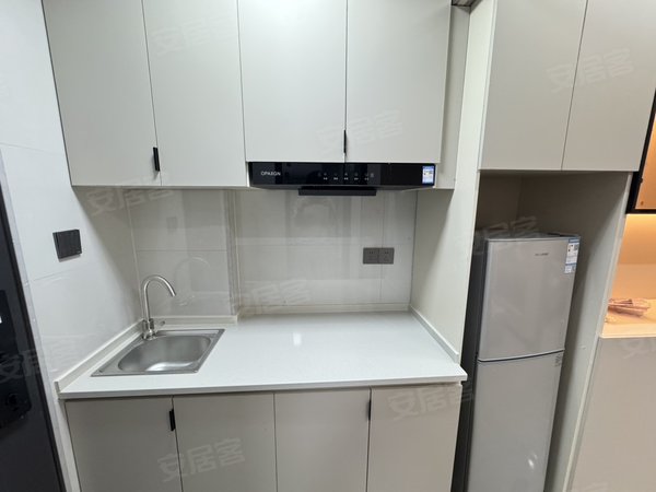 金华东阳东阳江北兴平东路115号楼人民路轻轨站 盛世豪门 落地窗一级空调 超大一室一厅带投影出租房源真实图片