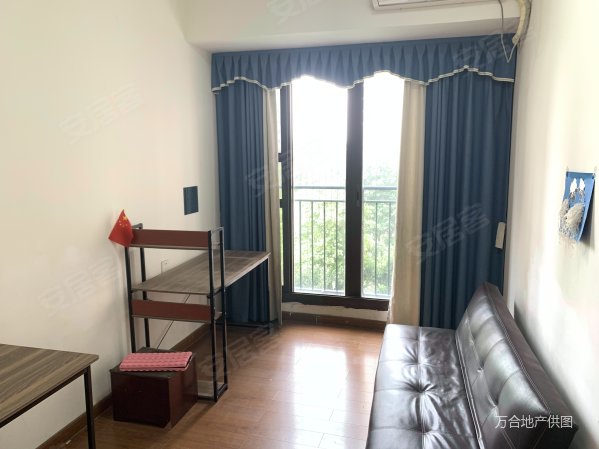 超笋 精装三室二卫 家电全送 诚心出售