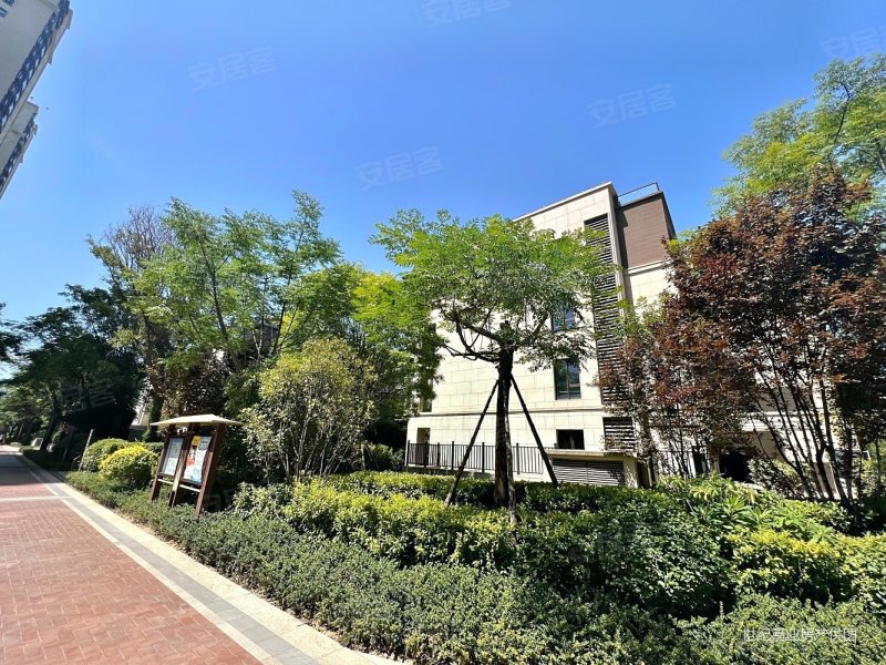 叠拼别墅 4室毛坯,清凉山居二手房,650万,4室2厅,3卫,197平米-西安