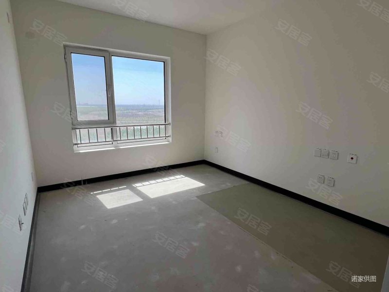 融创东岸名郡 满五   临地铁 楼龄新 交通便利 带电梯