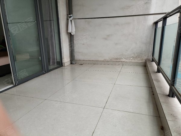 泸州江阳城西灏景尊城酒城大道,江阳公园旁,毗邻酒城乐园,附小,出入
