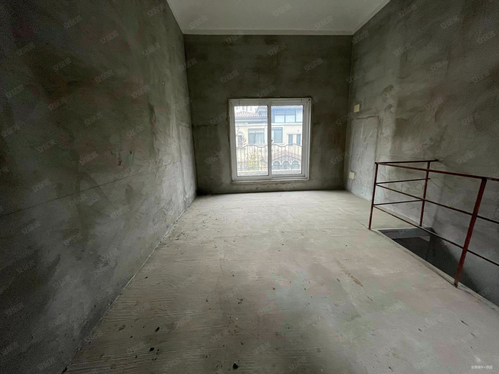 珑璟轩(别墅)4室2厅2卫100㎡南150万