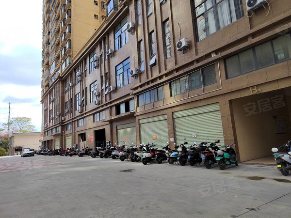 南宁江南沙井天郡府沙井大道旁 天郡府三房便宜出租 户型好 配置好