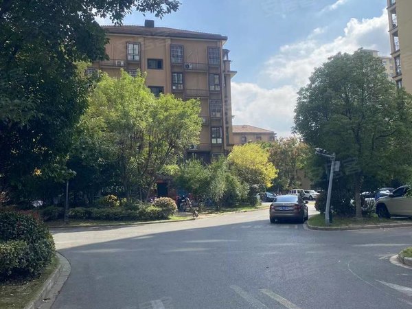 昆山千灯石浦阳光新城(东区)阳光新城精装两房出租1800月  看房有钥匙