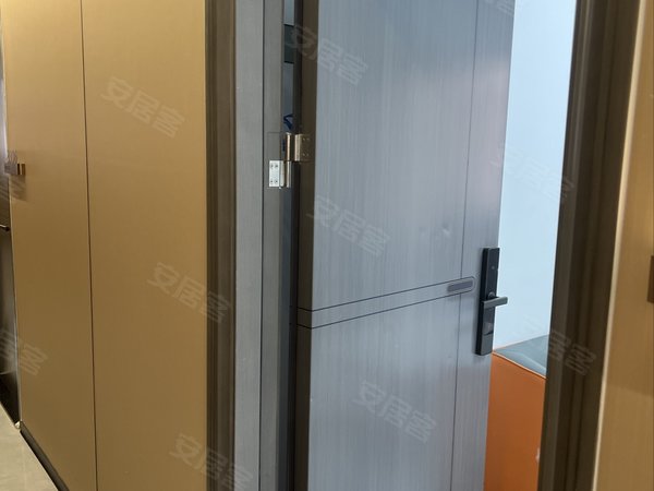 汕头龙湖夏桂埔黄河路自建房本人业无中介费陈厝合豪华首租配套齐全阳光充足,通风路边第一栋出租房源真实图片