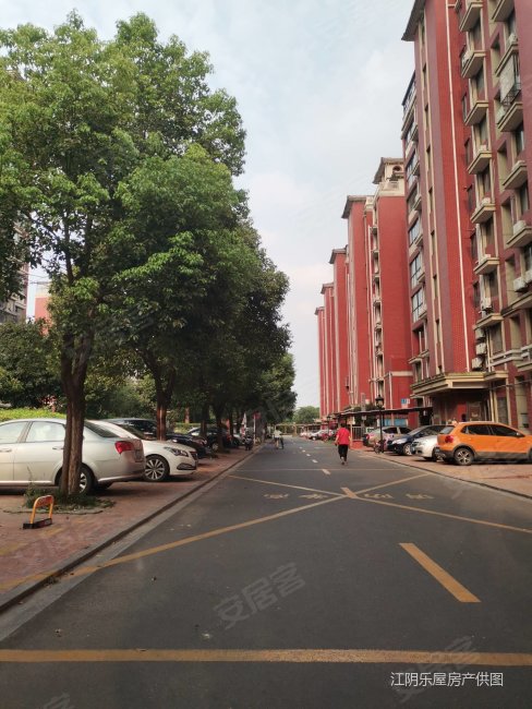 新华苑150平 送40平大车库,中层 80w可谈