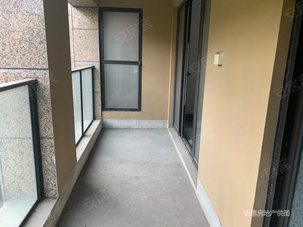 诚售万达旁新城御景湾毛坯三开间朝南前面是洋房采光佳看房方便