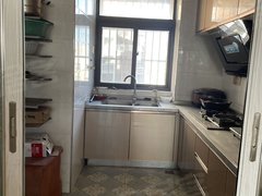 扬中扬中市区市中心鑫源华庭5楼2室1厅精装修，干净清爽，年租1万3千2包物业出租房源真实图片