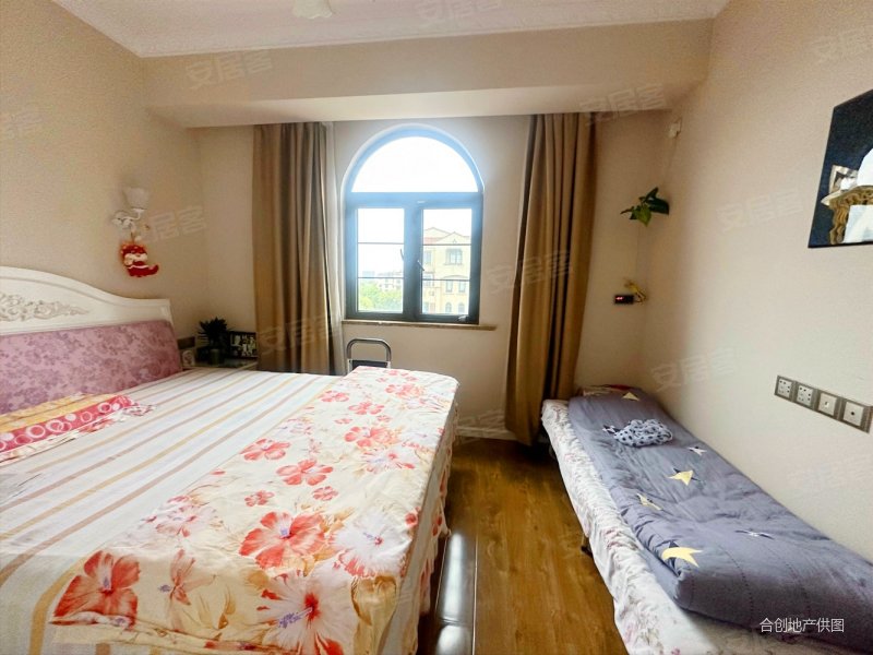 福兴庄园镇中心位置,南北通透精装修电梯房,业主诚心卖.