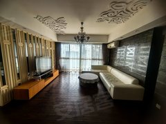 珠海香洲凤凰北每一间 2室2厅2卫 精装修 电梯房 123平出租房源真实图片