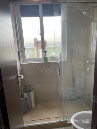 水韵东方130平4房2厅2卫精装修带车位好楼层看中可谈