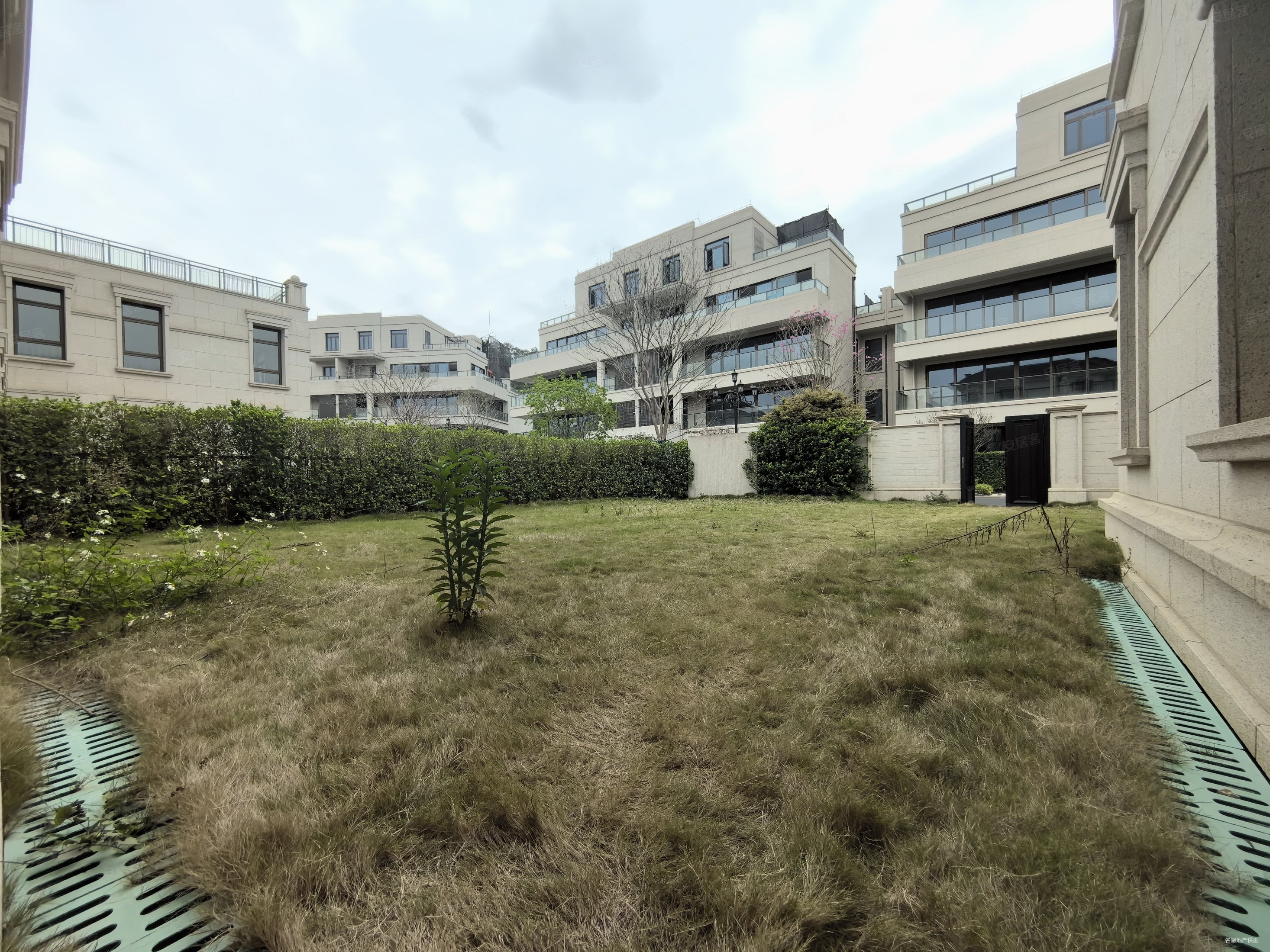 万科御景湾8号双拼别墅735平诚意出售叁仟万即可