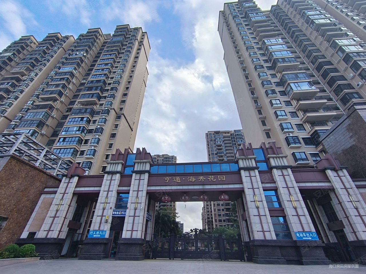 万达广场 海秀花园 精装没住过 南北通透 送产权车位 环境好