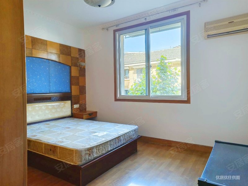 滨江花园精装正规3室 紧邻轻轨 环境好 采光通透 交通便利