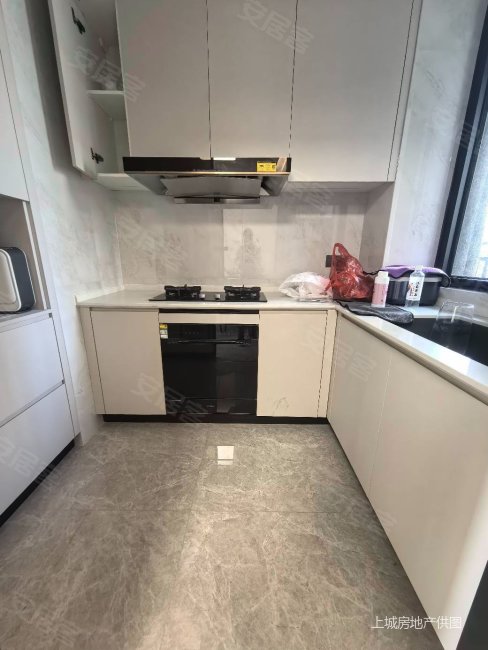 蓝光黑钻4室2厅2卫143㎡南北330万